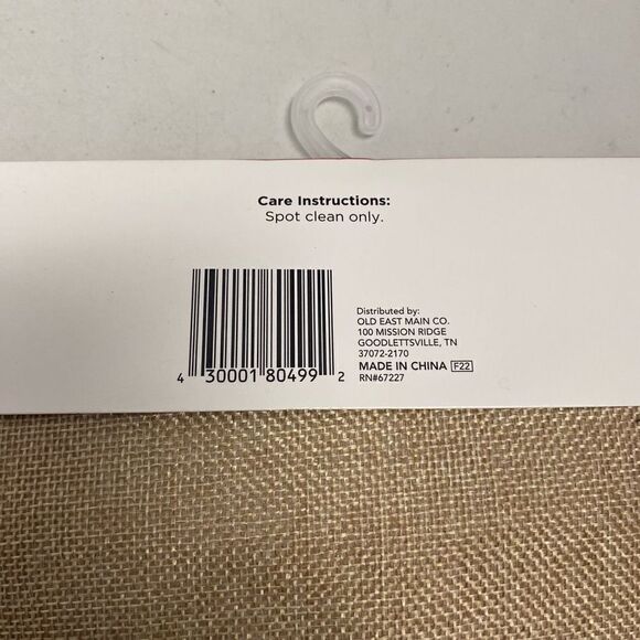 HOLIDAY STYLE‎ Table Runner Red Truck 13”X68” - Picture 4 of 6